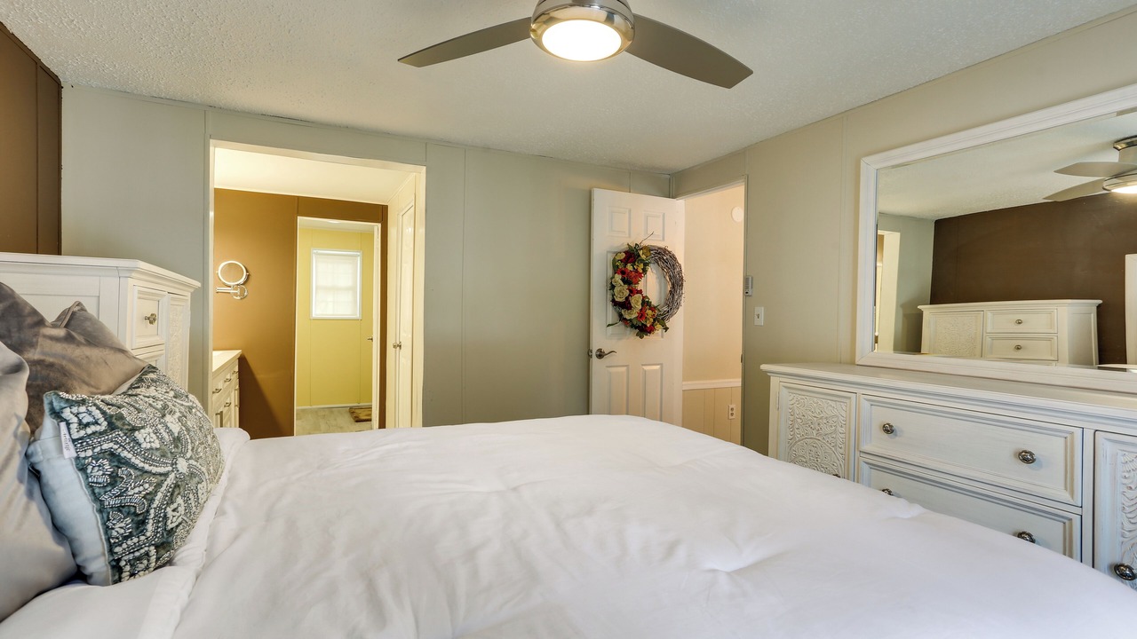 Photo of Bedroom in Greentown