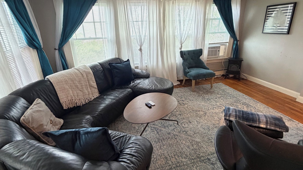 Photo of Livingroom in Hampton