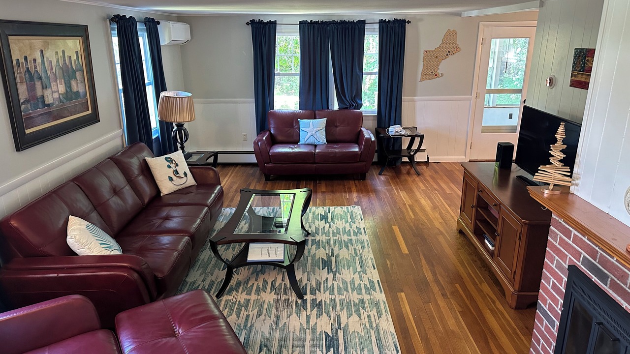 Photo of Livingroom in Wolfeboro