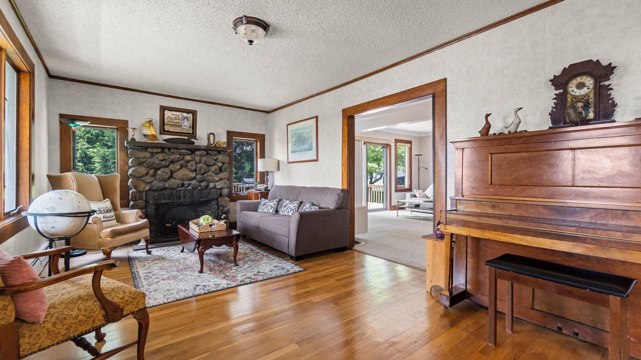Photo of Livingroom in East Hampton