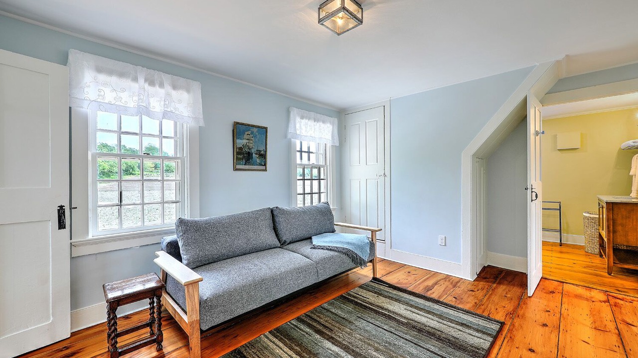 Photo of Livingroom in Tiverton