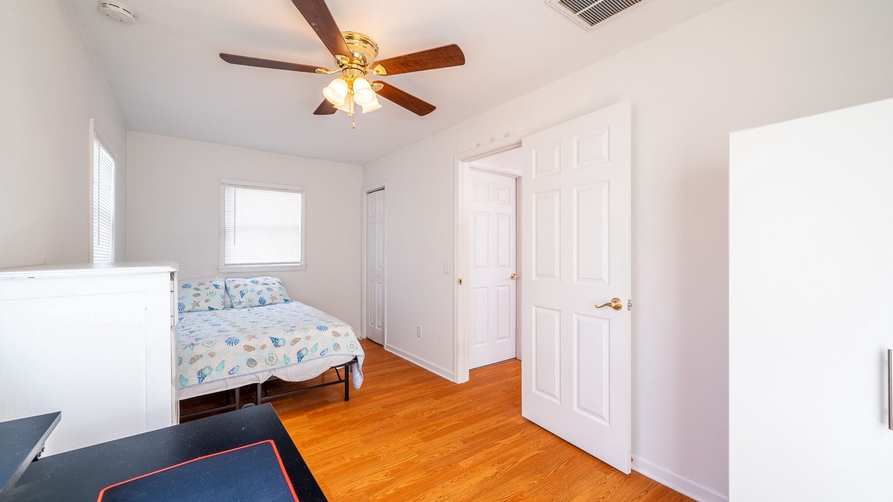 Photo of Bedroom in Seaside Heights