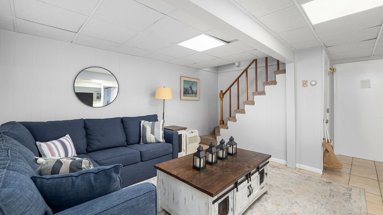 Photo of Livingroom in Jamestown Shores