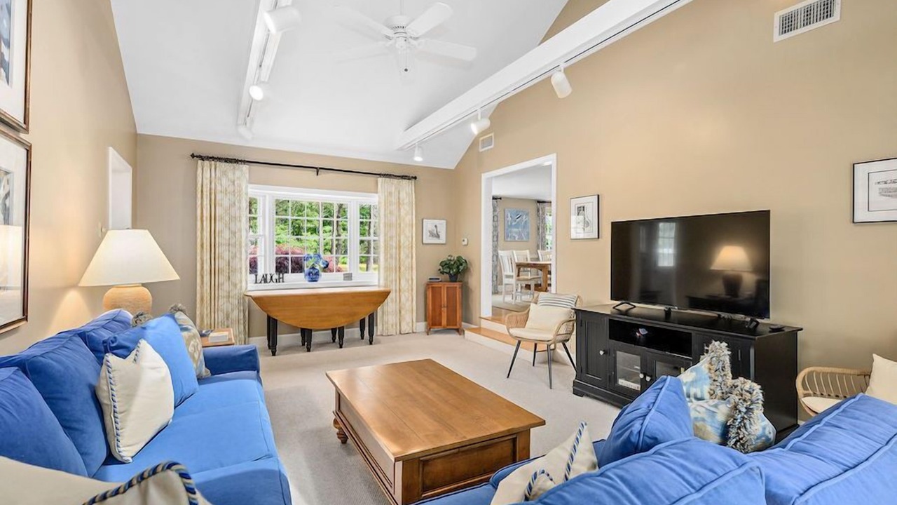 Photo of Livingroom in South Yarmouth