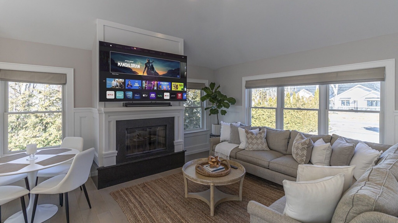 Photo of Livingroom in Hampton Bays