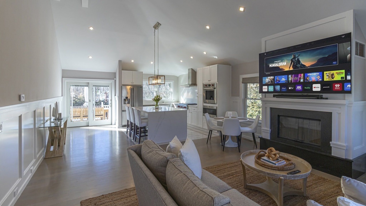 Photo of Livingroom in Hampton Bays
