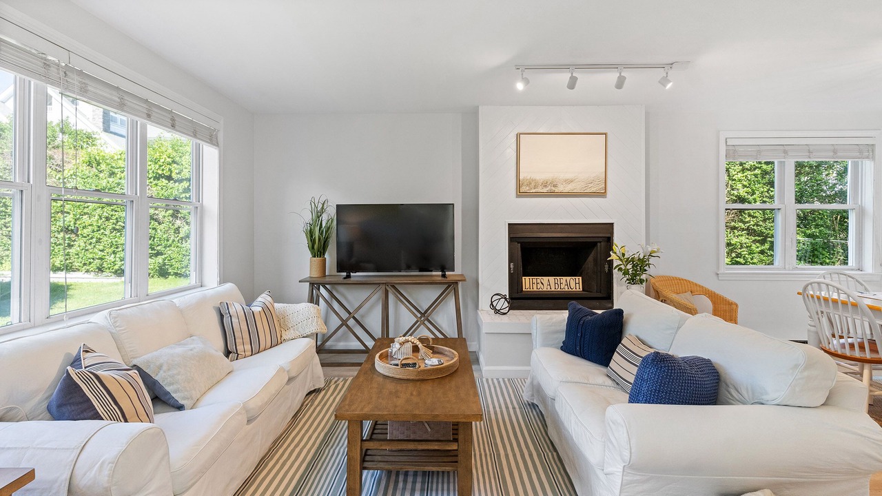 Photo of Livingroom in Easton's Point