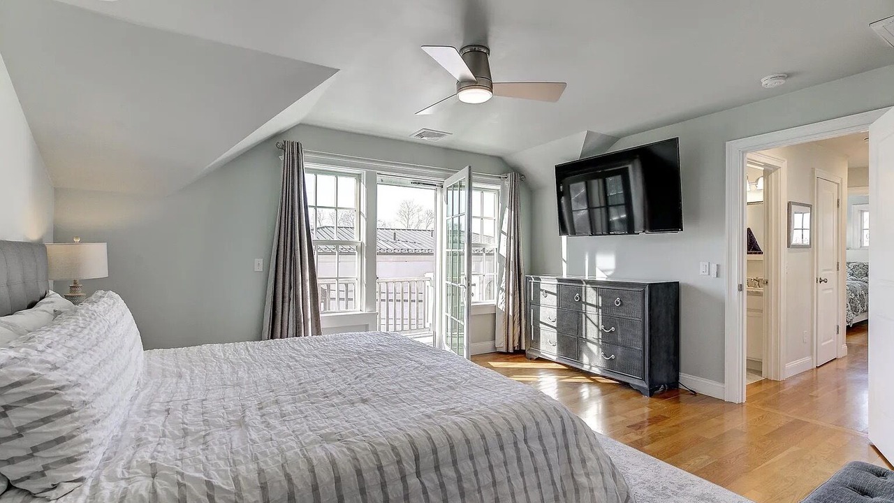 Photo of Bedroom in Off Broadway