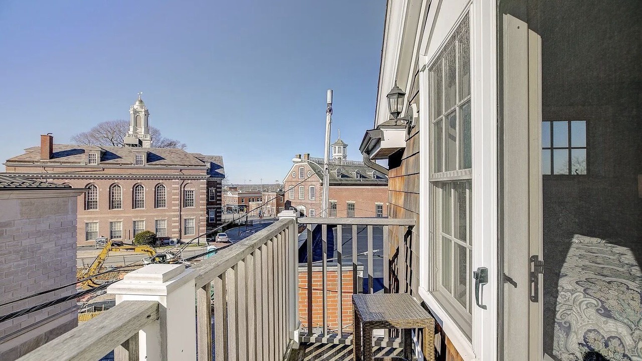 Photo of Outdoor in Off Broadway
