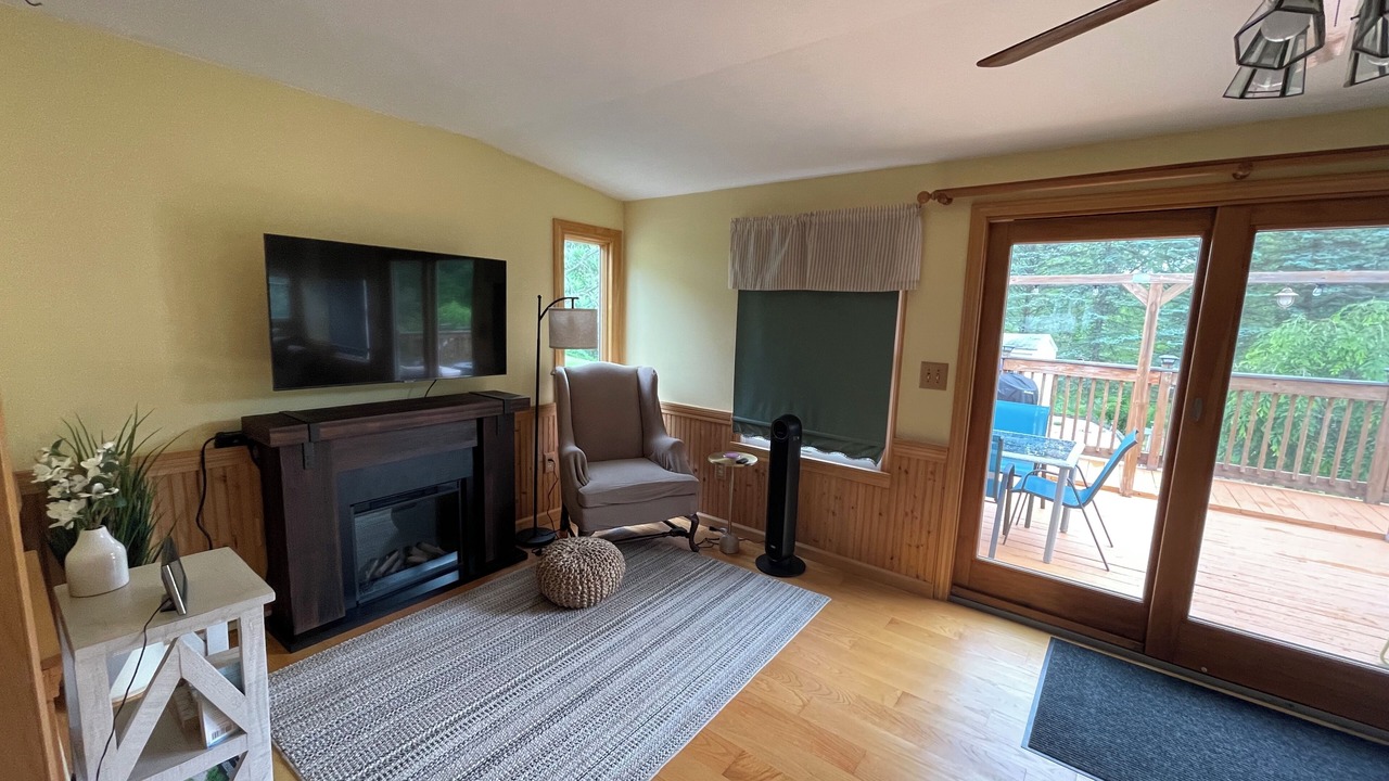 Photo of Livingroom in Lee