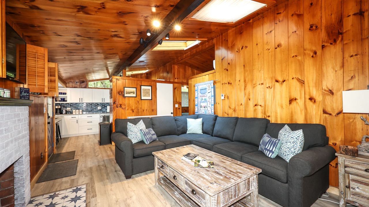 Photo of Livingroom in Meredith