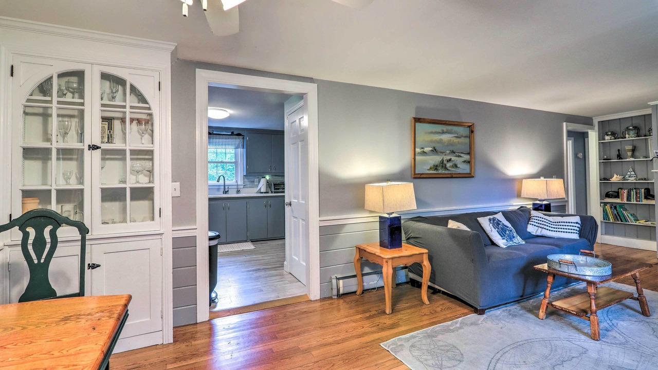Photo of Livingroom in West Yarmouth