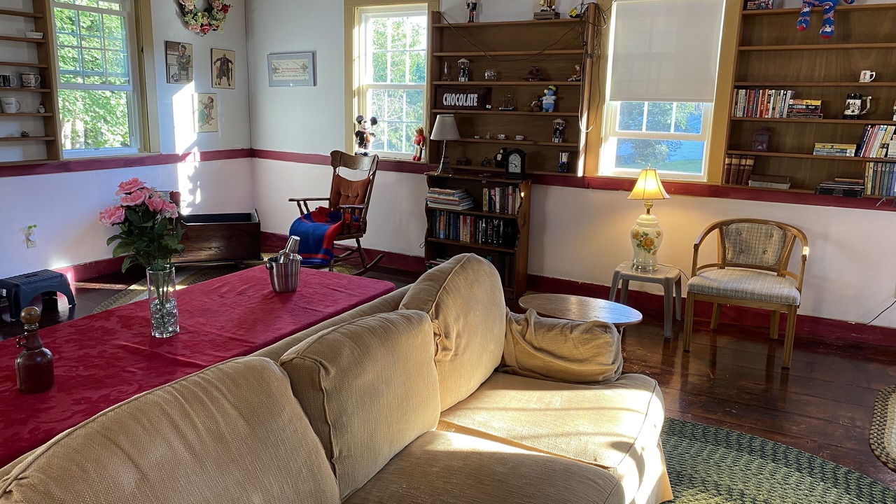 Photo of Livingroom in West Newfield