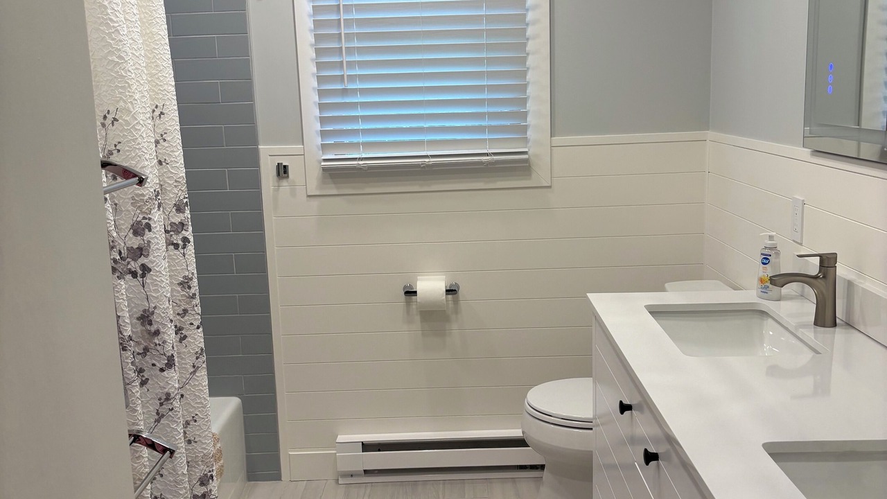 Photo of Bathroom in Eastward Look