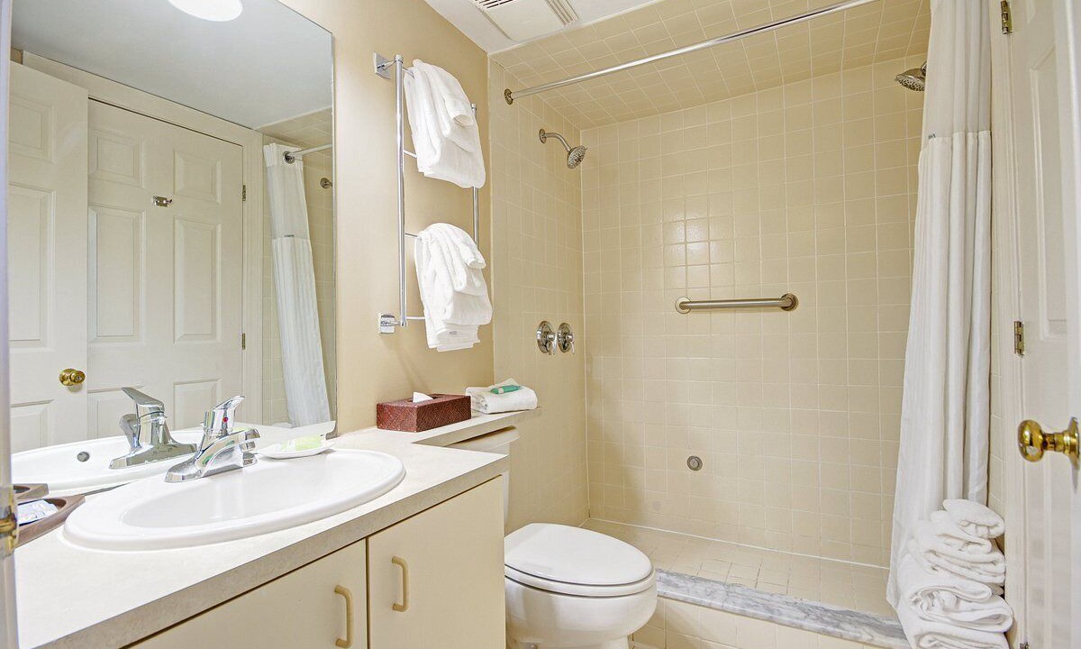 Photo of Bathroom in Yachting Village