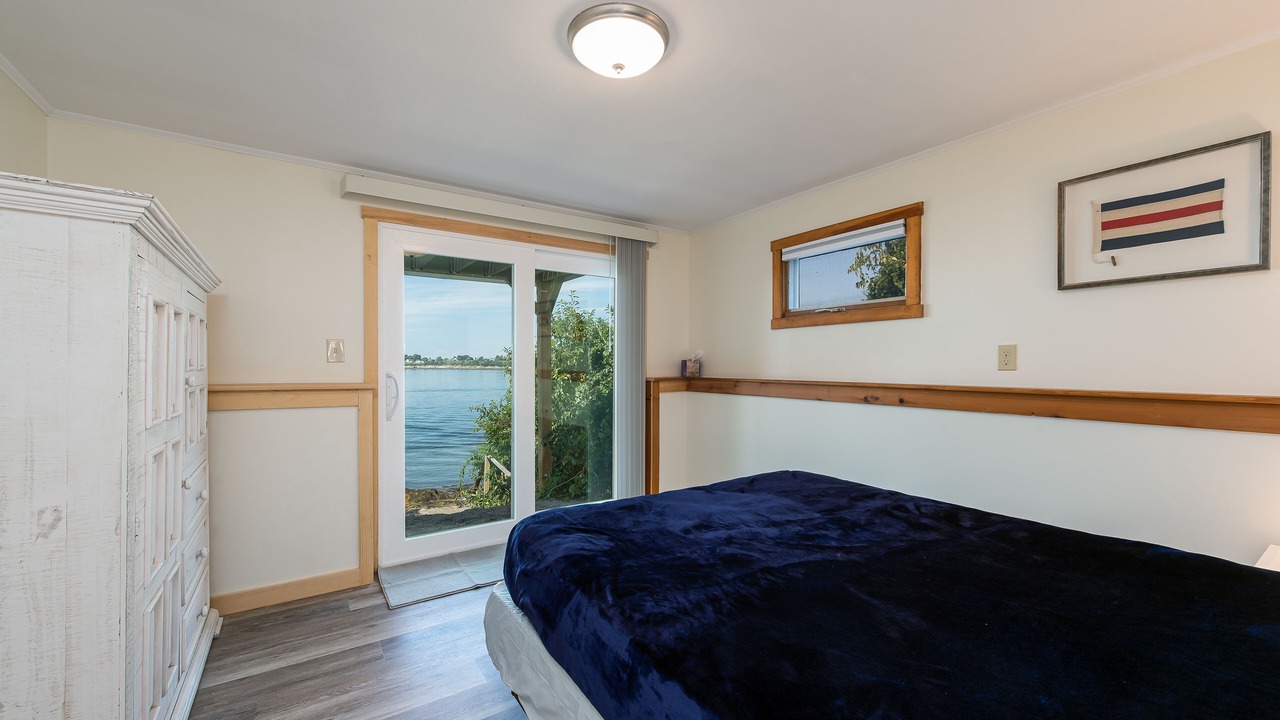 Photo of Bedroom in Mid-Coast and Islands