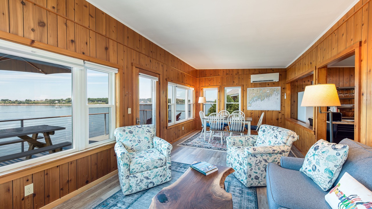 Photo of Livingroom in Mid-Coast and Islands