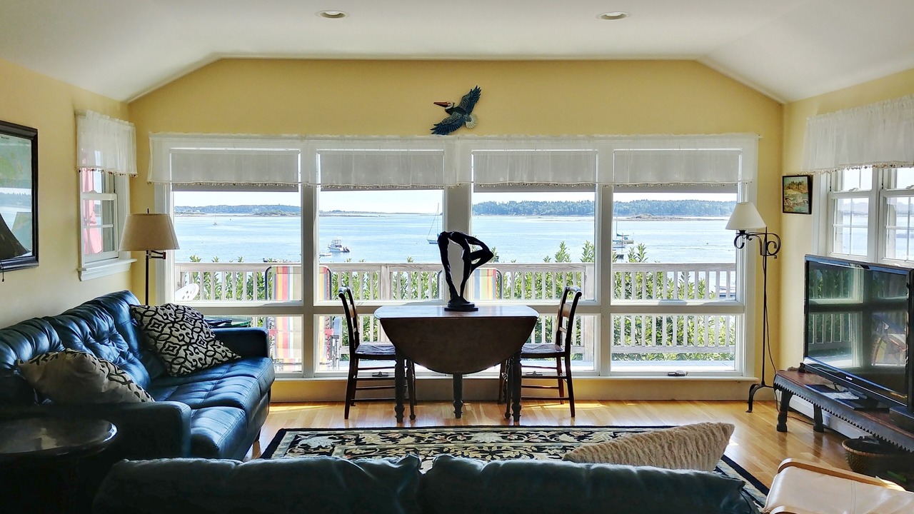Photo of Livingroom in Mid-Coast and Islands