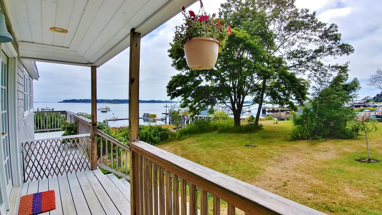 Photo of Patio Balcony in Mid-Coast and Islands