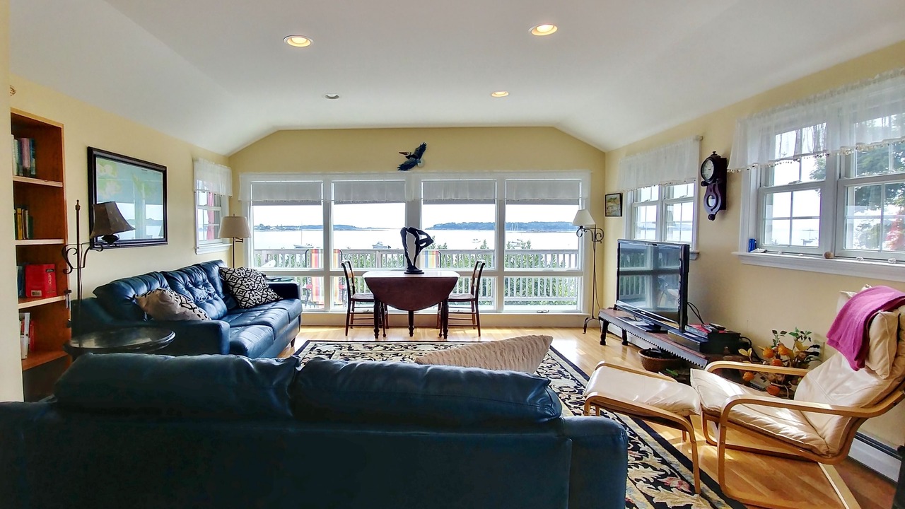 Photo of Livingroom in Mid-Coast and Islands