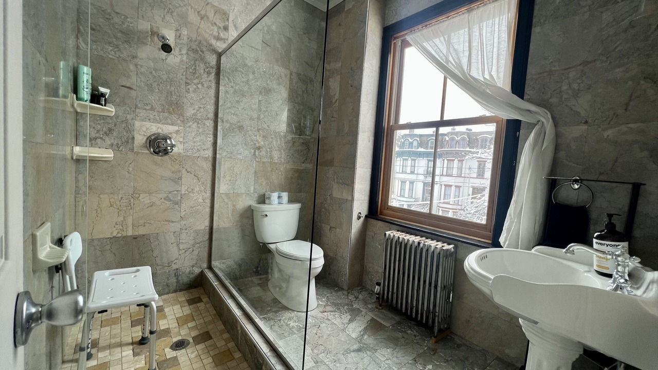 Photo of Bathroom in Newburgh