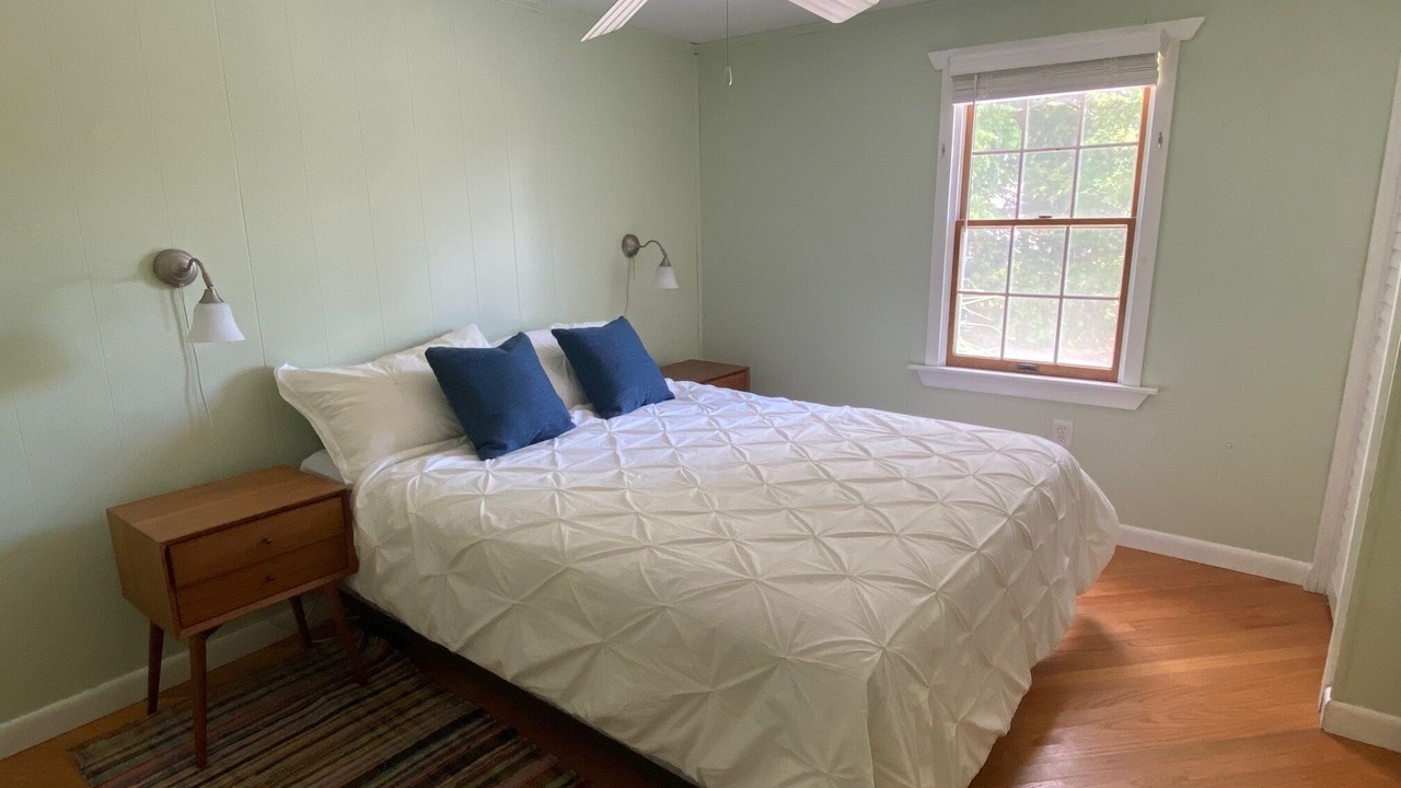Photo of Bedroom in Kenyon