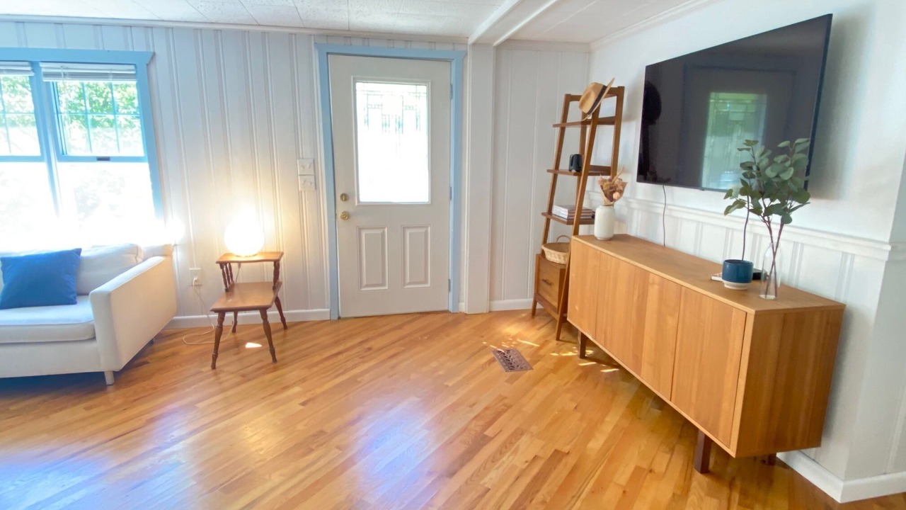 Photo of Livingroom in Kenyon
