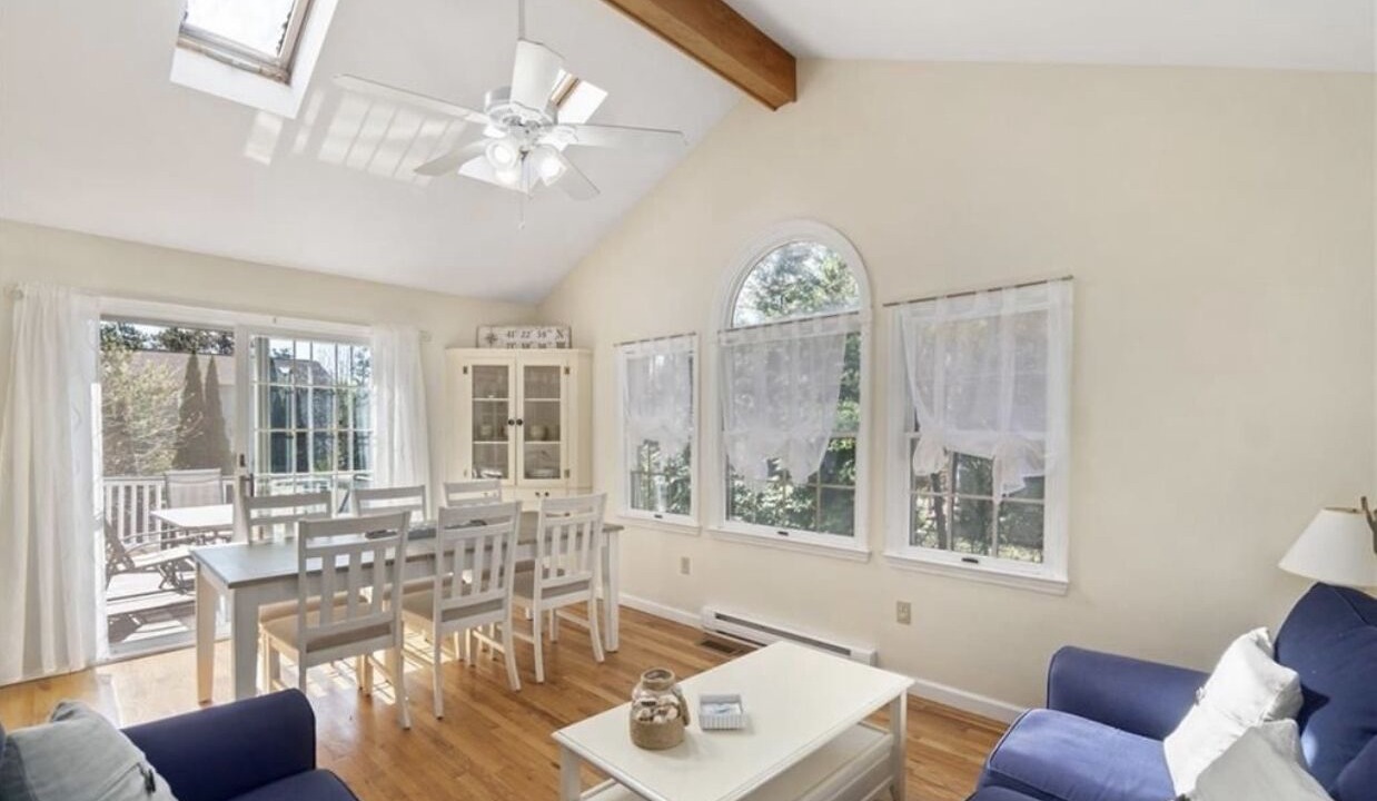 Photo of Livingroom in Kenyon
