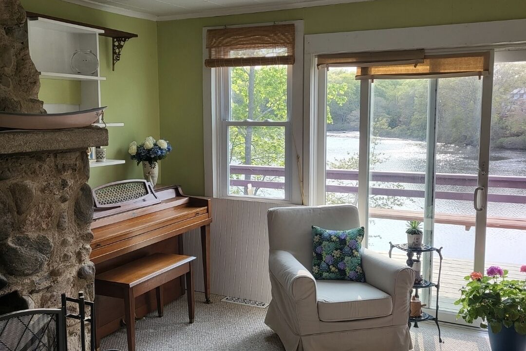 Photo of Livingroom in Niantic