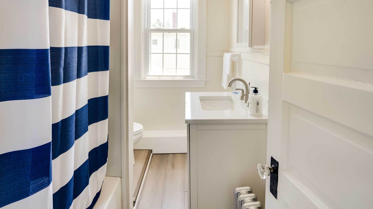 Photo of Bathroom in Warren