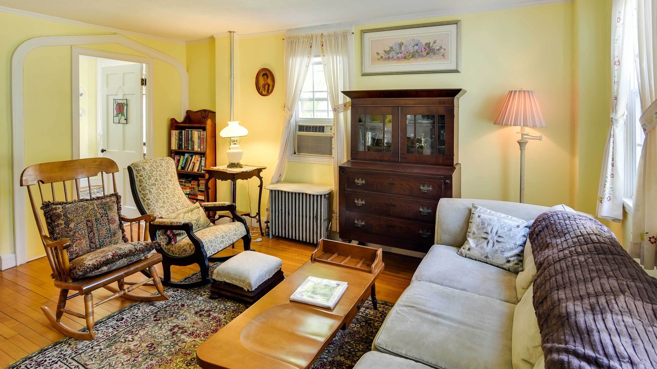 Photo of Livingroom in Warren