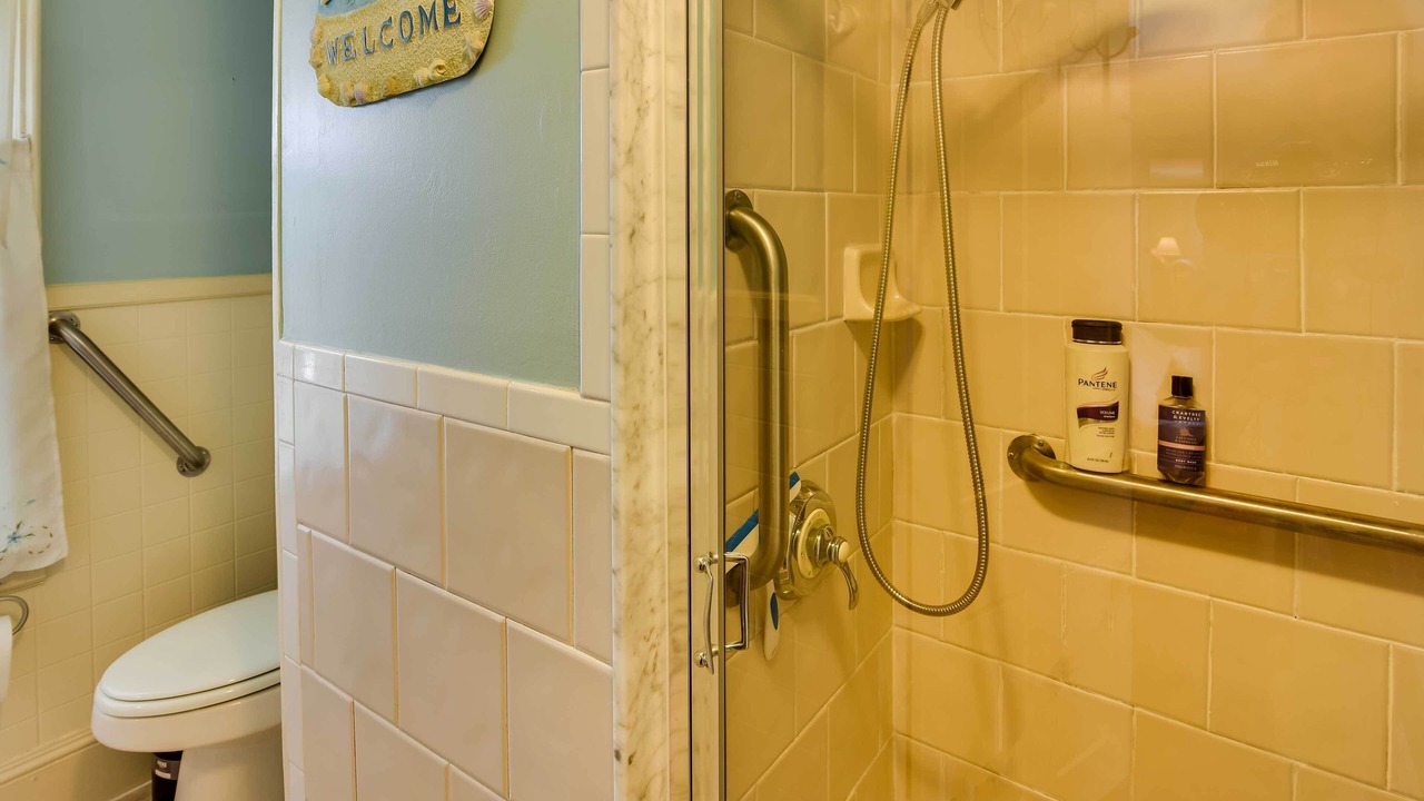 Photo of Bathroom in Warren