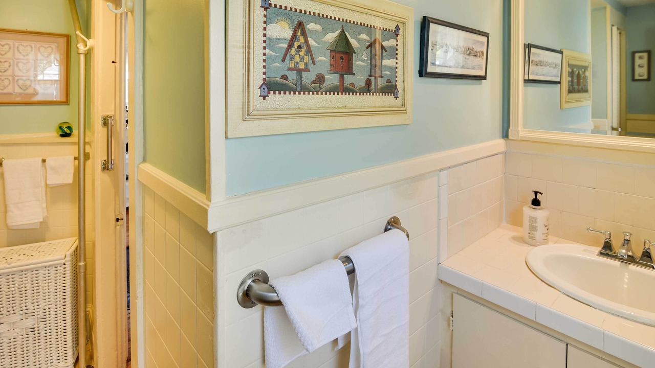 Photo of Bathroom in Warren