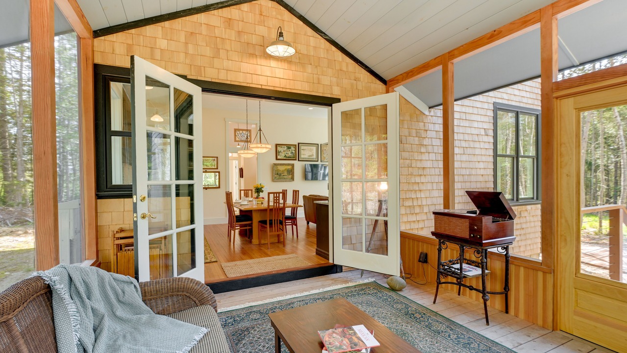 Photo of Livingroom in Seal Cove