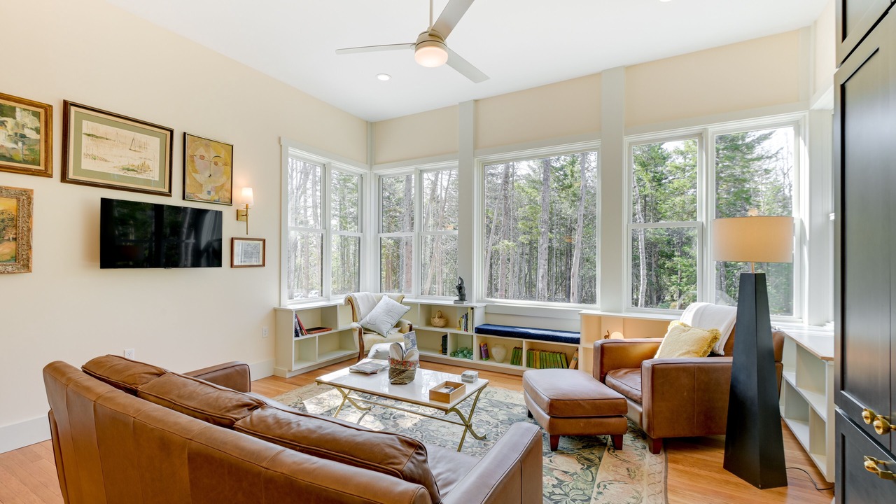 Photo of Livingroom in Seal Cove