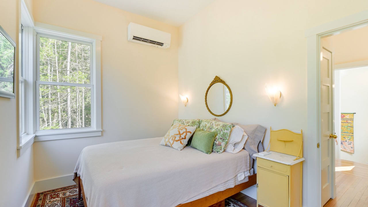 Photo of Bedroom in Seal Cove