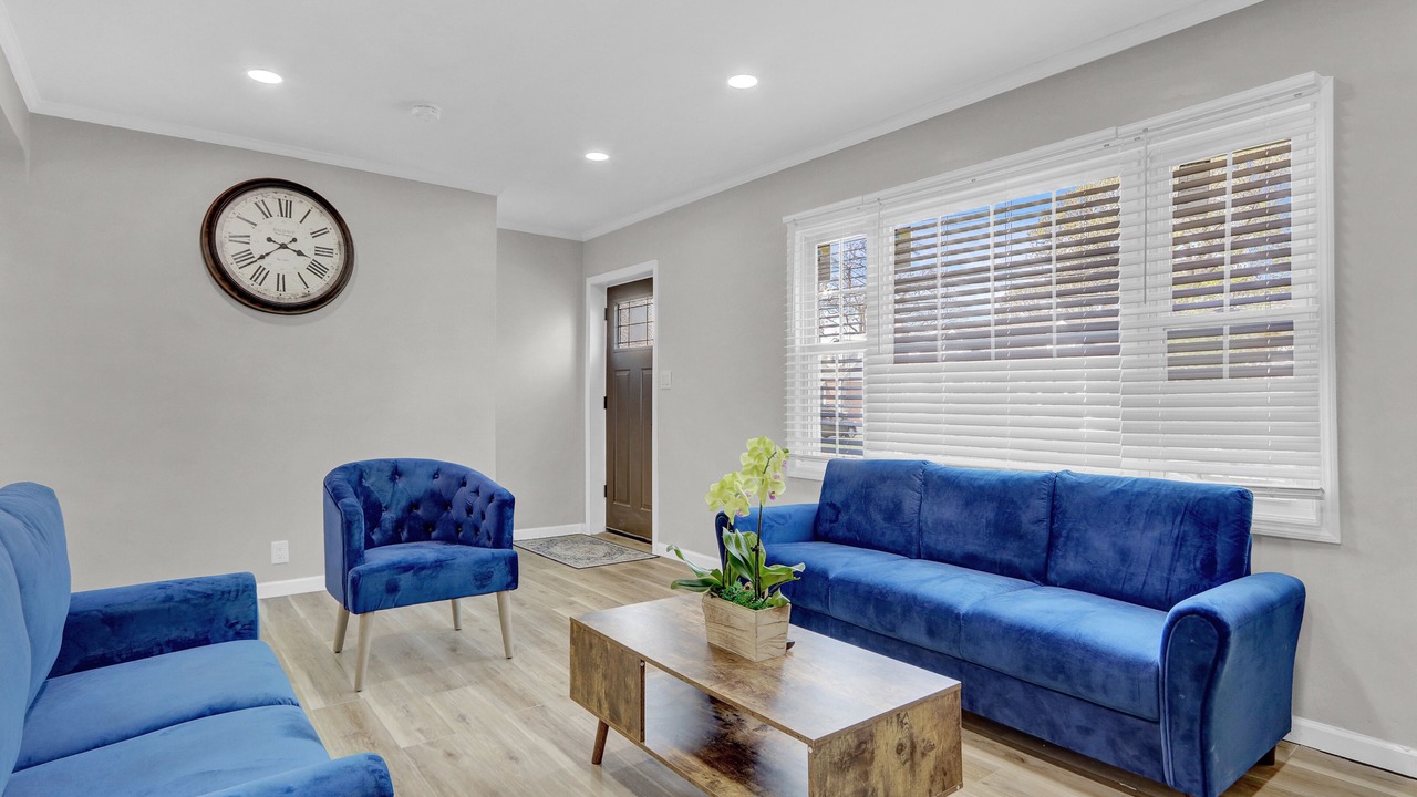 Photo of Livingroom in Valley Stream