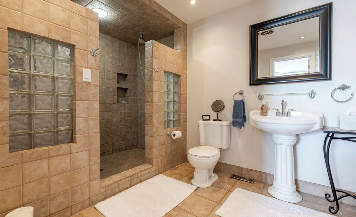 Photo of Bathroom in Point Abino
