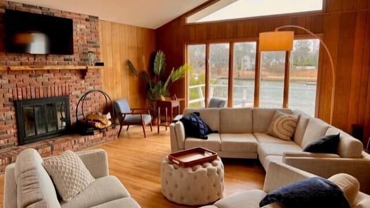Photo of Livingroom in Hampton Bays