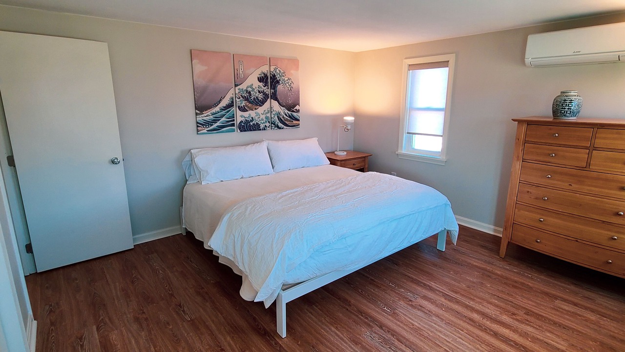 Photo of Bedroom in Off Broadway