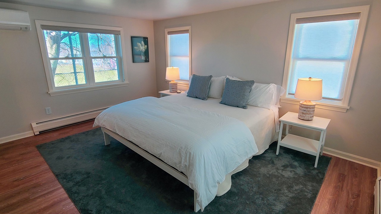 Photo of Bedroom in Off Broadway