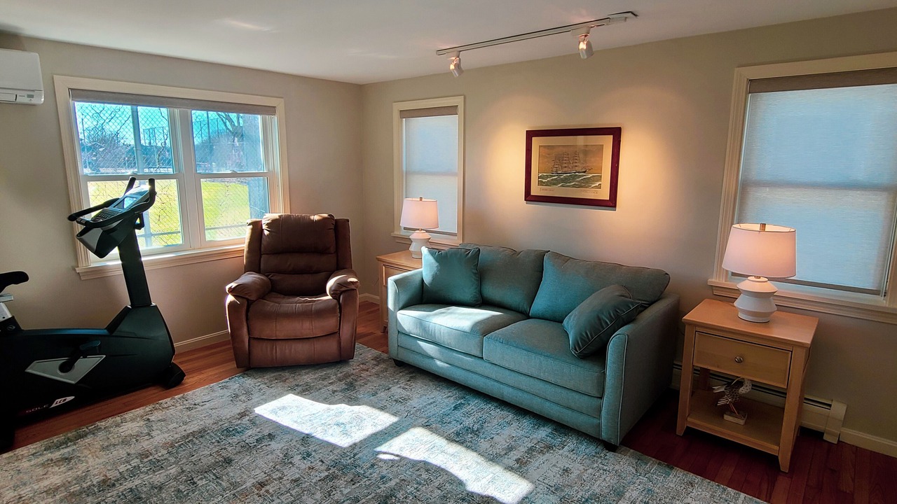 Photo of Livingroom in Off Broadway