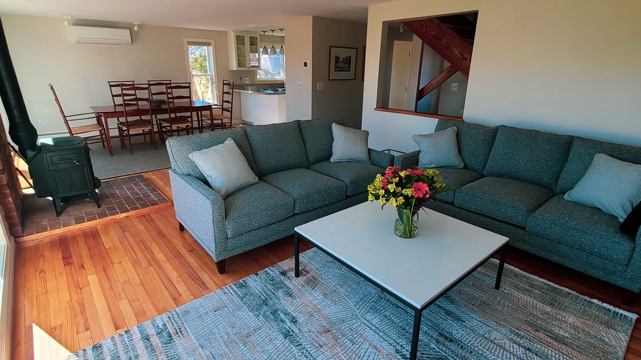 Photo of Livingroom in Off Broadway