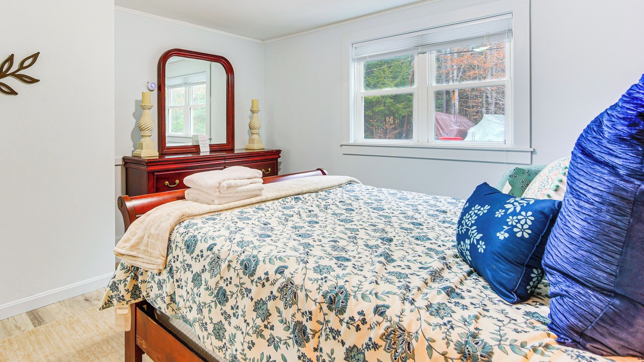 Photo of Bedroom in Sunapee