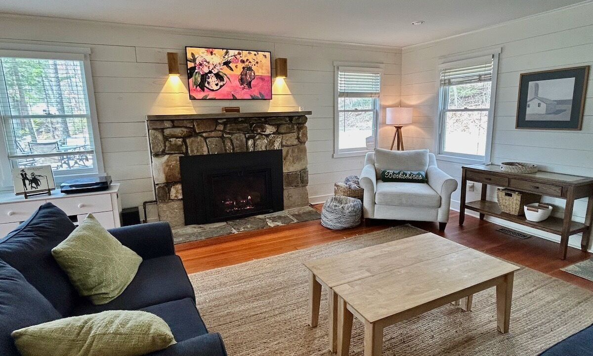Photo of Livingroom in Ashley Falls