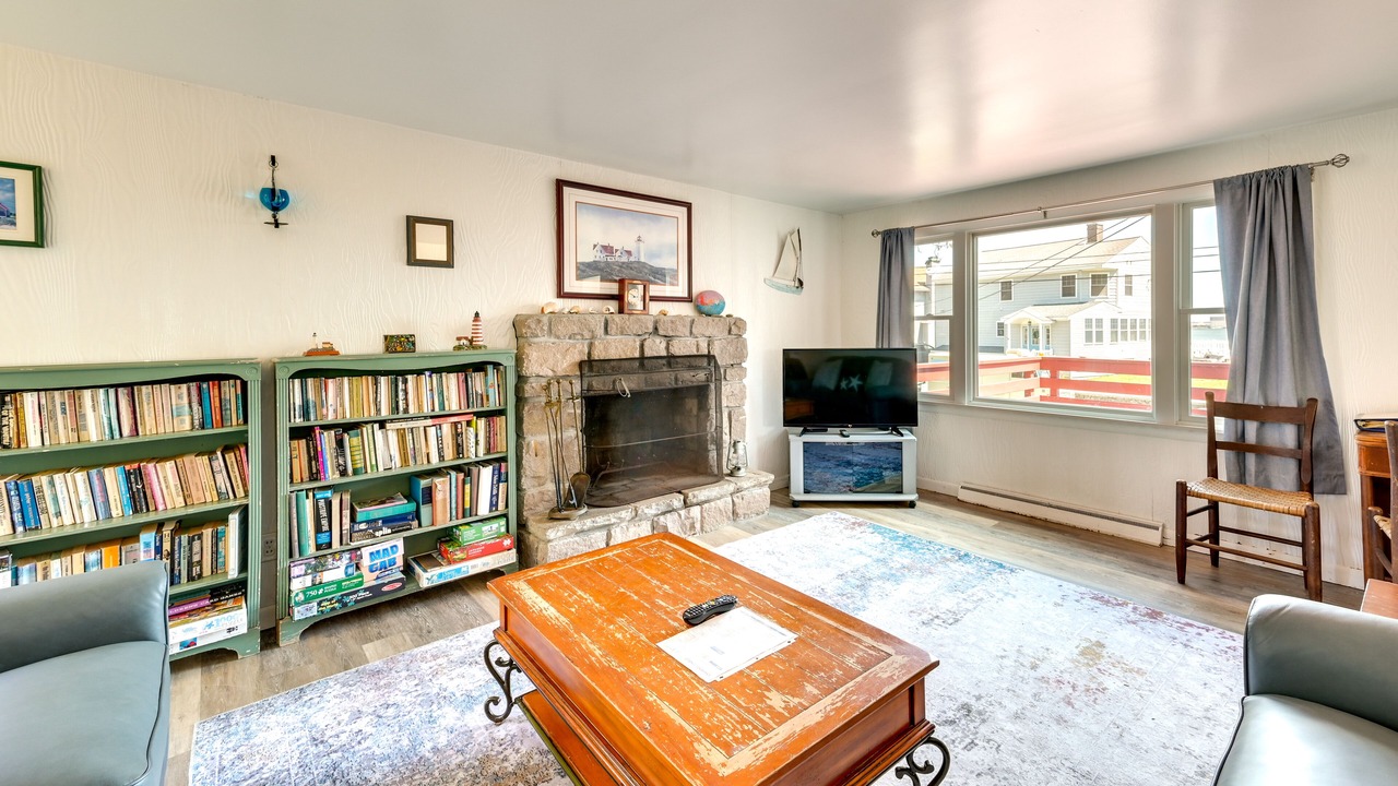 Photo of Livingroom in Niantic