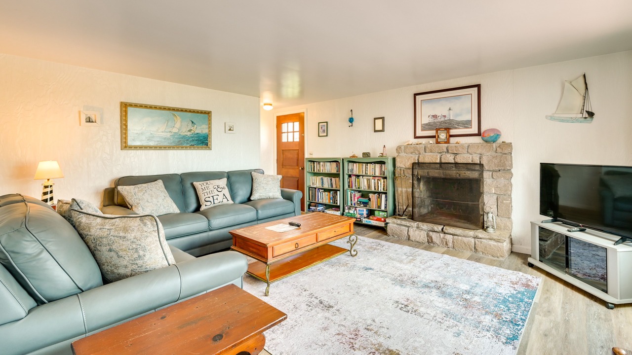 Photo of Livingroom in Niantic