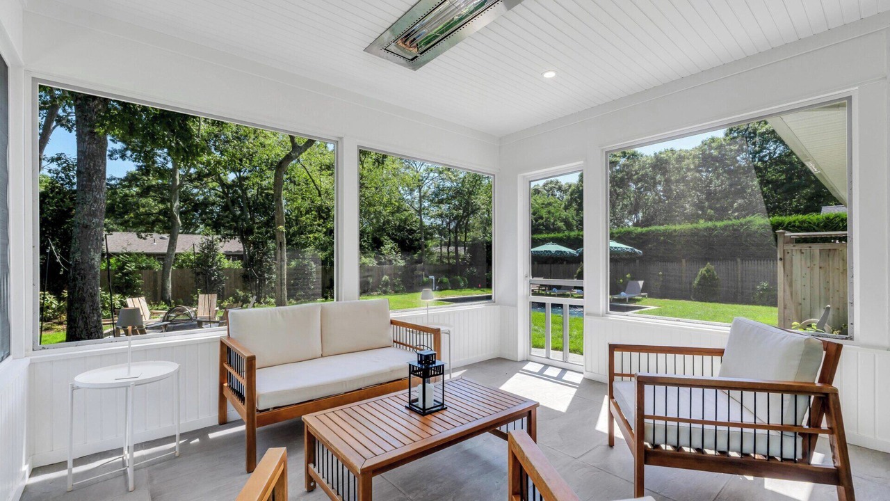 Photo of Livingroom in Hampton Bays