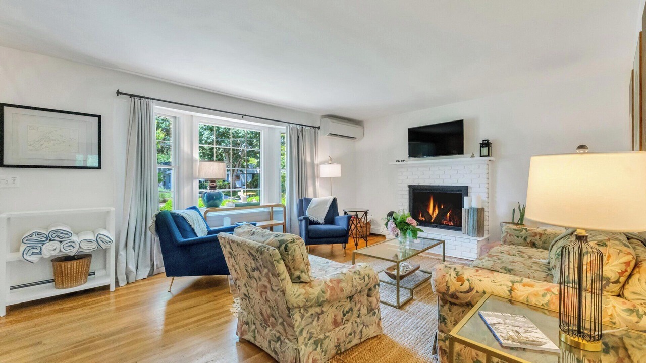 Photo of Livingroom in Hampton Bays