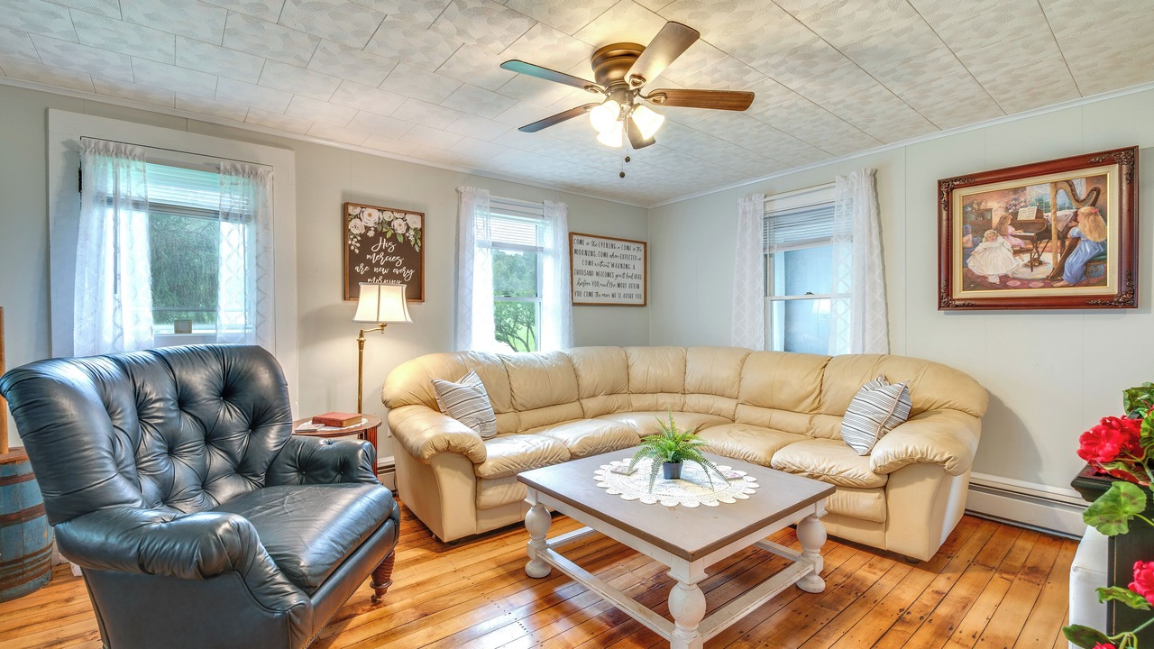 Photo of Livingroom in Center Moreland